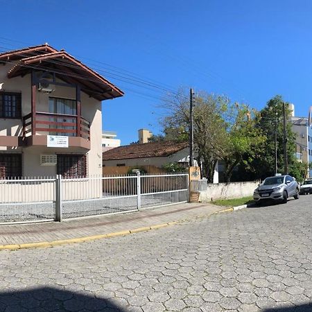 Apartamentos Vo Lela Bombinhas Exterior photo